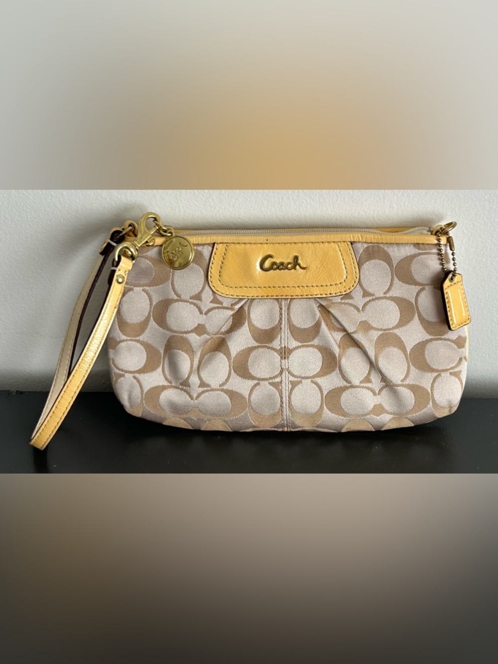 Vintage Coach Yellow Signature Canvas Wristlet Yellow Zip Pouch Clutch Y2K - Picture 3 of 11